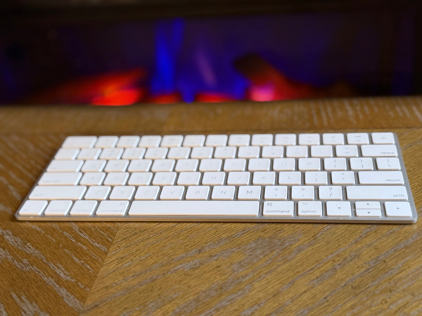 Apple - Magic Keyboard (Lightning Port) - Silver/White