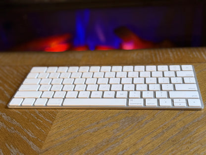 Apple - Magic Keyboard (Lightning Port) - Silver/White