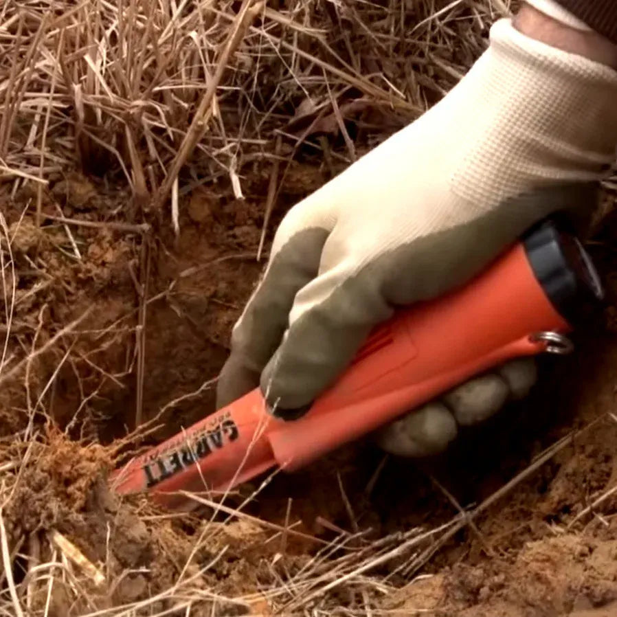 Garrett Pro-Pointer AT Waterproof Pinpointer – High-Visibility 360° Gold Target Locator for African Goldfields, Rugged All-Terrain Handheld Detector for Fast Nugget Recovery