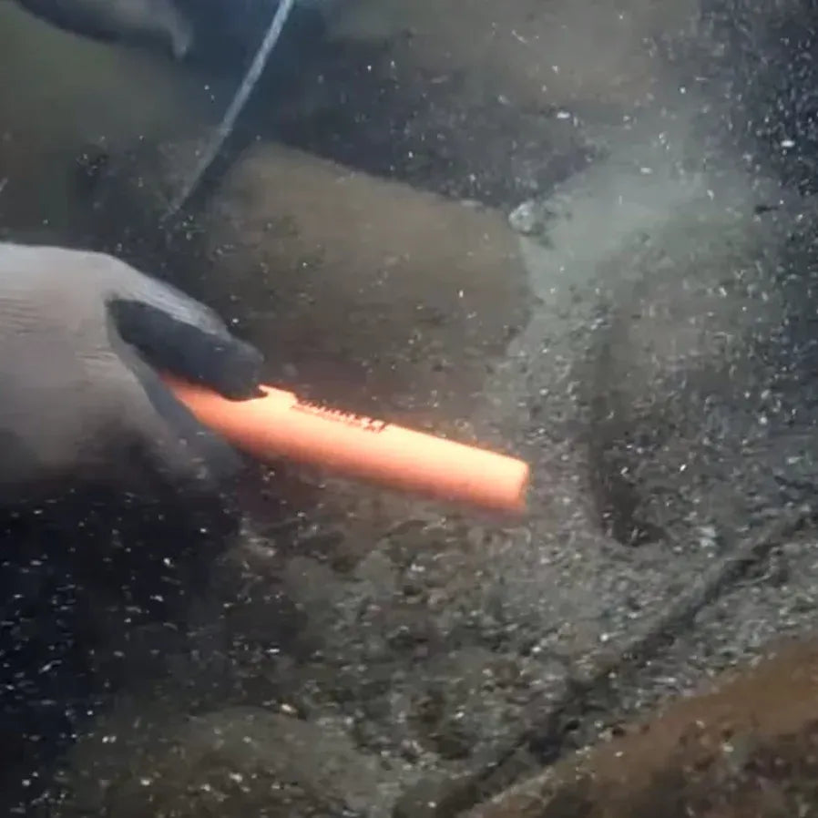 Garrett Pro-Pointer AT Waterproof Pinpointer – High-Visibility 360° Gold Target Locator for African Goldfields, Rugged All-Terrain Handheld Detector for Fast Nugget Recovery